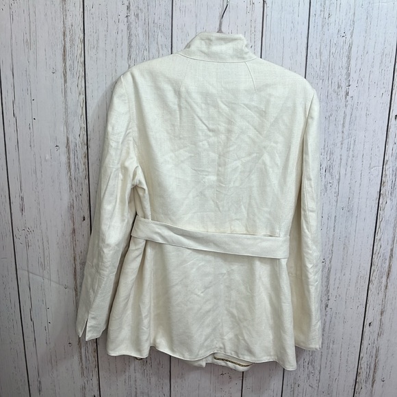 Carlisle 100% Silk Winter White Jacket
Size 16 - Picture 2 of 12